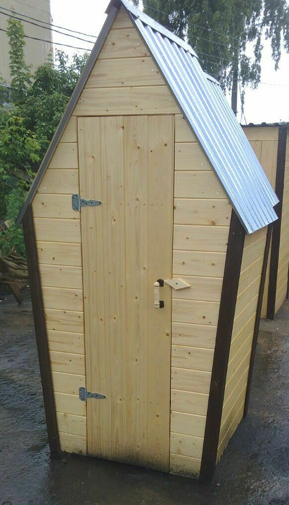 Туалетный домик со скатной крышей&nbsp;